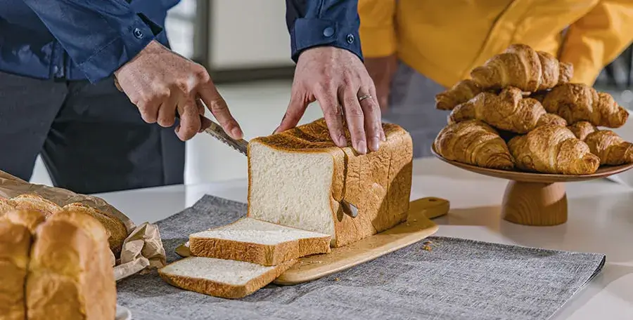 OSHIKIRI MACHINERY's bread making and confectionery machines pursue optimum non-sticking and stable function for the food texture and sanitation.